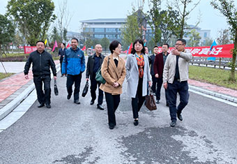 市政府副秘書長(zhǎng)胡曉玲率隊(duì)考察資陽(yáng)口腔職業(yè)學(xué)院